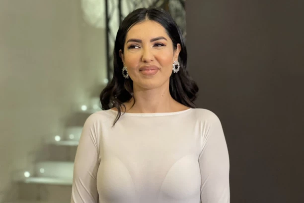 "DECA SU MI BILA NA GRANICI DA POSTANU AGRESIVNA ZBOG DUŠANA" Tanja Savić ogolila dušu o majčinstvu i sinovima, pa BURNO reagovala na pitanje o bivšem mužu! (VIDEO)