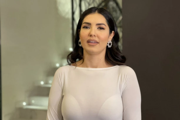 TANJA SAVIĆ UPALA U FINANSIJSKU KRIZU! Pevačica ISPISALA decu iz PRIVATNE škole na Senjaku i počela da živi skromnije, otkriveni svi razlozi njene odluke!