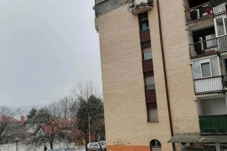 Šta sve NE SME da se nalazi na fasadi i terasi zgrade? Pravila za klime, zastakljivanje i kazne koje morate izbeći