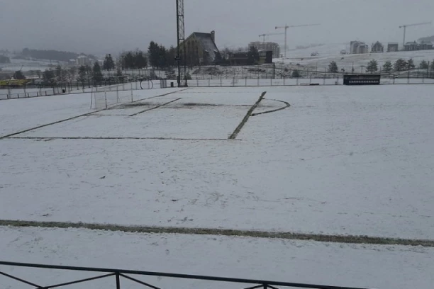 VAŽNO OBAVEŠTENJE: "Baba marta" je pokazala zube - utakmica je odložena!
