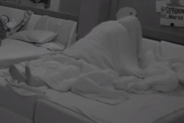 SANJA GA LOMI, A ON NI NA MRDNE! Grujićeva JAHALA Marka, on pokazao da je najbolji u pozi UMORNI KOSAČ! (VIDEO)