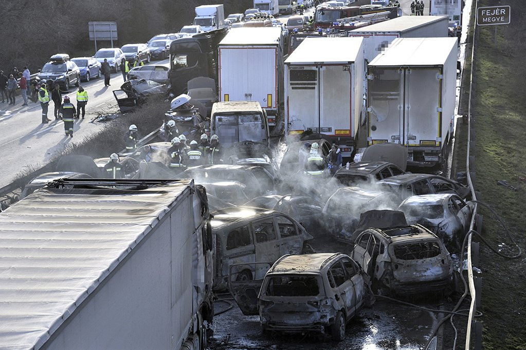 HORRIFIC PILE-UP! More than 30 vehicles crashed, at least four dead!