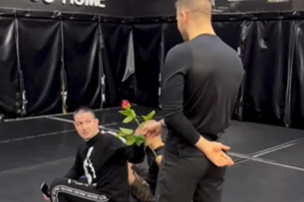 SNIMAK MMA BORACA HIT NA INSTAGRAMU: Dabogda ti Elektra Elite lečila prostatu! Evo šta im je ona poručila (VIDEO)