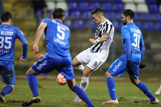 "PARNI VALJAK" MELJE, NEMA STAJANJA: Partizan RAZBIO Mladost u Lučanima