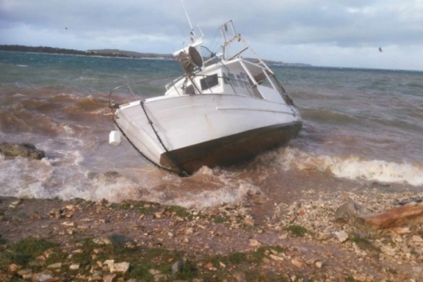 PREVRNULA SE DVA RIBARSKA ČAMCA: Najmanje osam ljudi je stradalo, spasioci ih pronašli uz pomoć GPS telefona