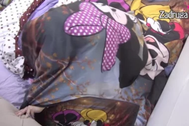 NIKAD VRELIJA AKCIJA POD JORGANOM MAJE I CARA: Marinkovićka sve vreme UZDISALA, tresu se zidovi! (VIDEO)