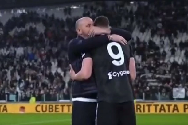 DAO MU OČINSKI SAVET: Stanković otkrio šta je rekao Vlahoviću posle promašenog penala (VIDEO)