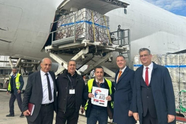 E, TO JE PRAVA SLIKA SRBIJE! Ambasador u Siriji uručio 105 tona pomoći! (FOTO)