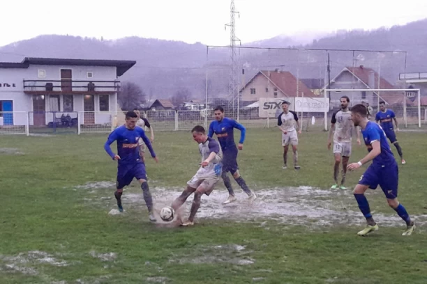 OPRAVDALI SU ULOGU FAVORITA: Uslovi za igru bili su katastrofalni - "kamiondžije" se bolje snašle na "ariljskom bazenu"! (FOTO GALERIJA)