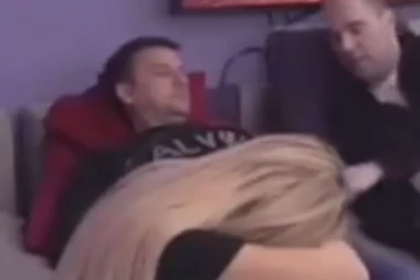 SKANDAL! ZVEZDAN KRIŠOM DAJE ALEKSANDRI TABLETICE! Slavnić preko posrednika KLJUKA Nikolićevu LEKOVIMA! (VIDEO)