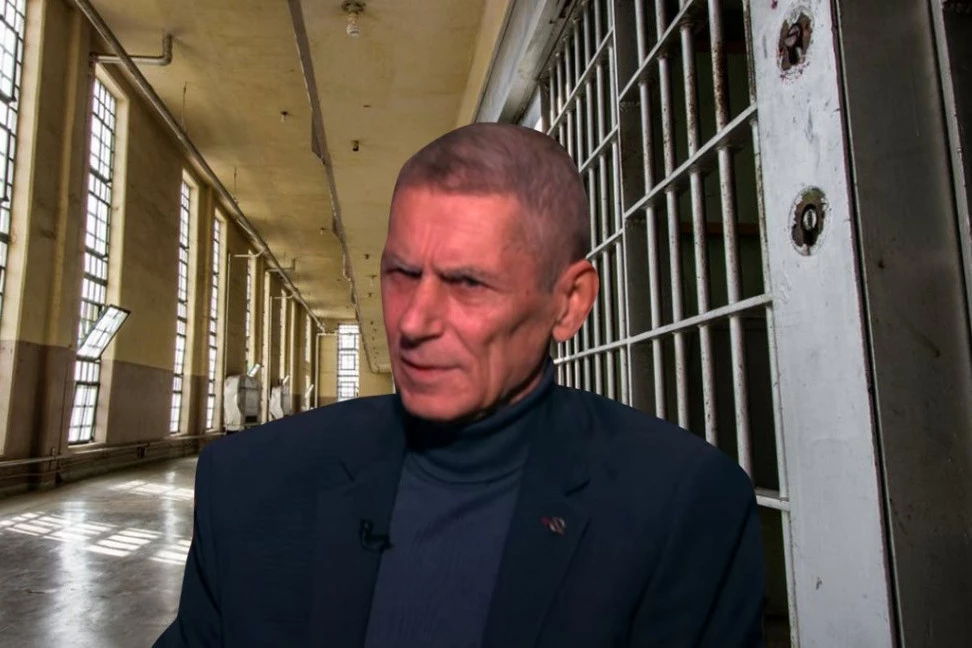 U CZ-U PRAVILA NE POSTAVLJAJU ZAPOSLENI VEĆ KRIMOSI! Teraju intelektualce da četkicom čiste WC pa peru zube, ubicama moraju da čitaju knjige, a evo ko je GLAVNI iza REŠETAKA!