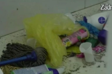 PRIZORI STRAVE I UŽASA IZ ZADRUGE: Bela kuća prepuna đubreta i prljavštine, iskorišćeni ULOŽCI nasred sobe - pripašće vam MUKA od jezivih kadrova! (FOTO)
