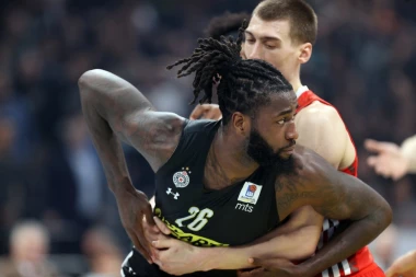 LESOR NE MOŽE BEZ PROBLEMA: Francuz udario na saigrače, na aerodromu je nastao HAOS!