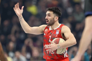 KLJUČAN TRENUTAK DERBIJA: Da li je ovo bio faul Fakunda Kampaca na Matijasu Lesoru? (VIDEO)