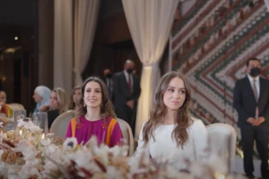 OVAKVA SVADBA NIJE VIĐENA: Udala se ćerka kraljice Ranije, mladanci lepi kao SAN, a venčanica čist LUKSUZ! (FOTO)