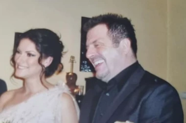 MLADA, MLADOŽENJA I KUM NOSE ISTO PREZIME! Saša Milošević Mare i violinistkinja Ksenija Milošević danas slave 10 godina braka! (FOTO)