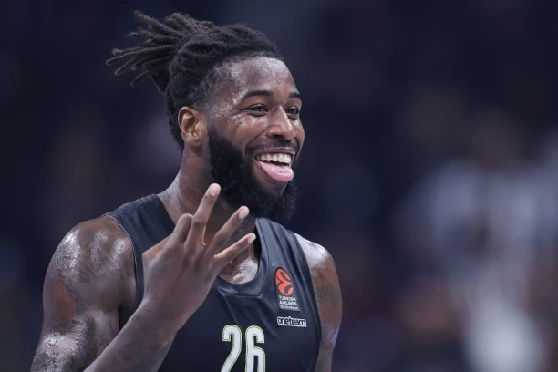 LESORU ŽELIM SVE NAJGORE, NEMA GRAMA MOZGA: Srpski trener ŽESTOKO IZVREĐAO Francuza zbog KLOŠARSKOG PONAŠANJA na večitom derbiju!