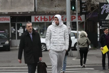 STIGAO U POLICIJU: Filip Petrušev u pratnji advokata došao da da izjavu povodom NAPADA Matijasa Lesora! (VIDEO)