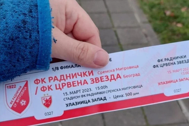 SVE JE SPREMNO: Fudbalska groznica - evo kakva atmosfera trenutno vlada u Sremskoj Mitrovici pred dolazak Crvene zvezde! (FOTO GALERIJA)