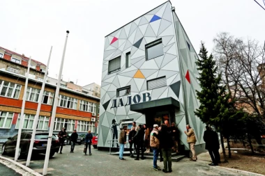 Otvoreno REKONSTRUISANO pozorište DADOV: Večeras predstava "Izbiračica"