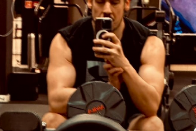 Nikola Rokvić u teretani
