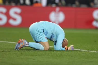 UŽAS U ISTANBULU: Turski huligani razbili glavu srpskom golmanu - JEZIVE SCENE na meču Lige Evrope! (FOTO)