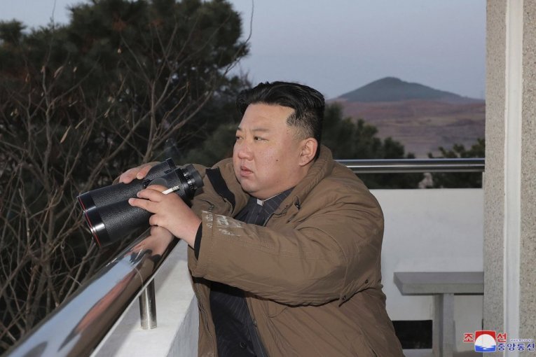ŽELIMO DA UTERAMO STRAH U KOSTI NEPRIJATELJIMA! Kim Džong Un lansirao još jednu balističku raketu!