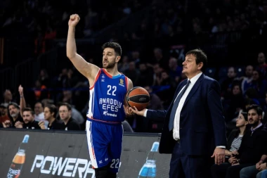 EFES RAZBIO ARMANI: Šampion Evrope ne želi da preda titulu