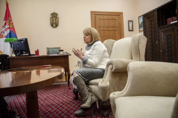 KANDIDATKINJA ZA MINISTARKU PROSVETE: Lider socijalista predložio je Slavicu Đukić Dejanović za novu poziciju