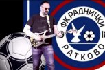 SVAKO SELO IMA SVOJ TIM, NAŠ SE ZOVE RADNIČKI: Fudbaleri iz Ratkova imaju sjajnu podršku - na prve taktove pesme ceo stadion ustaje na noge! (VIDEO)