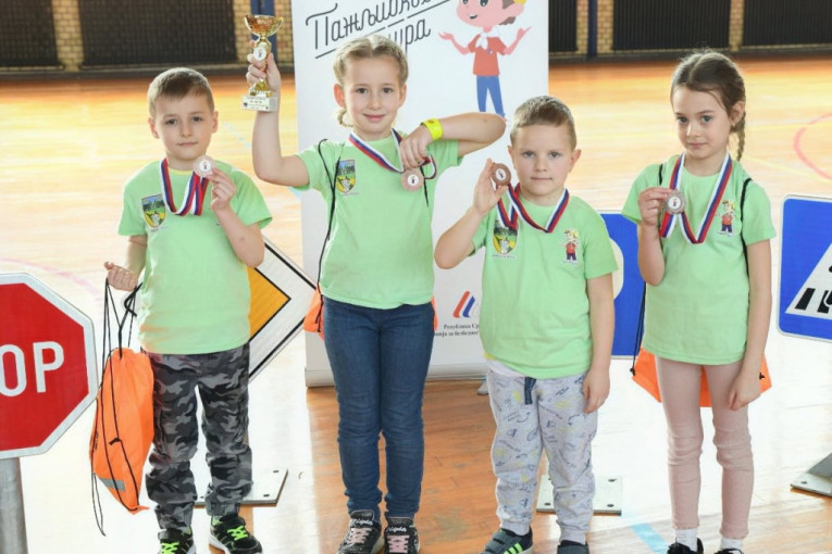 Deca učestvuju na Pažljivkovoj smotri