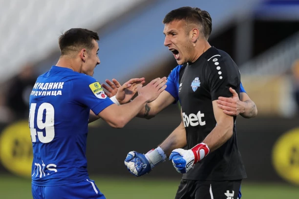 NOVA TRAVA NA STADIONU "RADI POSAO"! Radnik došao pred sam vrh tabele rutinskom pobedom.