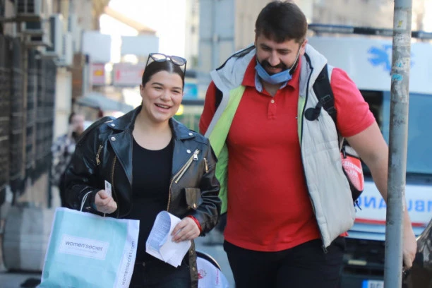 DA LI JE OVO ZAISTA SUPRUGA NIKOLE RAĐENA? Fotka šokirala sve, porodila se pre mesec dana, a njen izgled svi komentarišu!