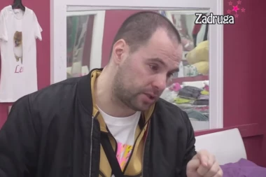 SLAVNIĆ LIJE KROKODILSKE SUZE: Svirepi ubica nakon rusvaja sa Anom IZMISLIO da mu se slošilo, pogledajte njegovu jeftinu manipulaciju! (VIDEO)