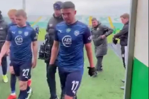 SIRENE ZA OPASNOST PREKINULE MEČ U UKRAJINI! Svi pričaju o REAKCIJI igrača kada se čula VAZDUŠNA OPASNOST! (VIDEO)