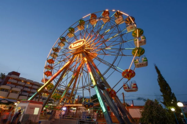OTKINUO SE DEO RINGIŠPILA U GROCKOJ! Povređene tri mlade osobe - strava i užas na manifestaciji!