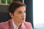 PRVI INOVATIVNI LEK PROIZVEDEN U SRBIJI: Premijerka Brnabić obišla kompaniju Hemofarm u Vršcu