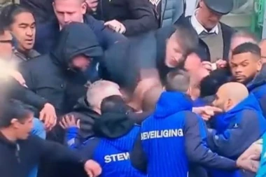 SKANDAL U HOLANDIJI: Navijač pesnicom u glavu udario igrača svog tima