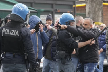 HAOS U RIMU! Veliki SUKOB ultrasa sa POLICIJOM! Navijači DIVLJALI kao nikada!