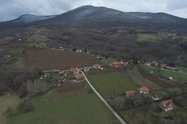 NEVEROVATNA PONUDA: Američki biznismen nudi platu od 700 evra i otkup svih poljoprivrednih proizvoda porodici koja želi da mu čuva DEDOVINU!