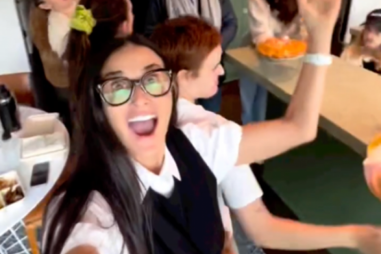 Demi Mur objavila video sa proslave 68. rođendana Brus Vilisa