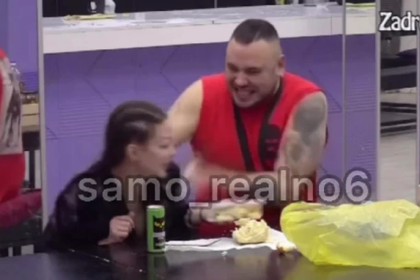 CAR ZVEKNUO MAJU IZ ČISTA MIRA! Nasilje u rijalitiju ne prestaje, zadrugar zapenio kao životinja! (VIDEO)
