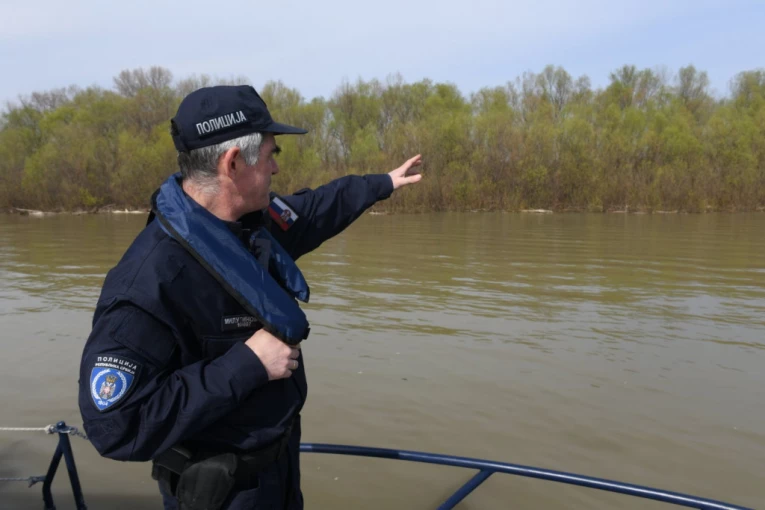 "AKO BUDEM MORALA SINA DA SAHRANIM USKOČIĆU U GROB SA NJIM!" Bolni vapaji majke Dušice za nestalim detetom: Mi smo mirna i skromna porodica, vratiće se on!