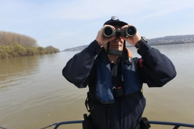 VOZILO SLETELO U MORAČU: Ronilačke ekipe na terenu!