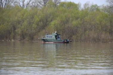 NEIDENTIFIKOVANO TELO PRONAĐENO U TISI KOD ZRENJANINA: Leš isplivao oko 15 sati!