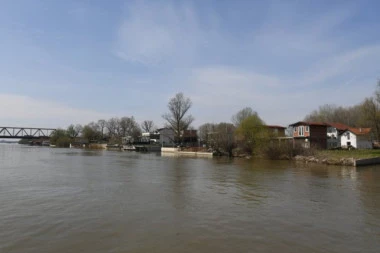NAJNOVIJE UPOZORENJE RHMZ: Moguća izlivanja 8 reka u Srbiji