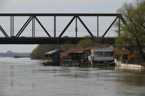 POLICIJA SVE RADI KAKO BI PRONAŠLA NESTALE! Oglasio se major policije za Republiku i objasnio šta je bitan faktor za bezbednu plovidbu: Ovome se svi nadamo (FOTO, VIDEO)