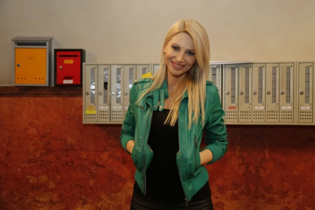 NAJTEŽE MI JE BILO DA DECI OBJASNIM: Jelena Jovičić progovorila o krahu drugog braka! Odluku donela na Svetog Jovana!