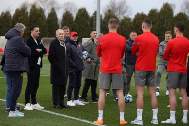 SRBIJA PALI MOTORE: "Orlovi" održali trening u Staroj Pazovi, Džajić se obratio igračima i selektoru!