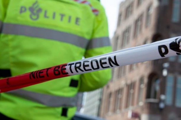 AUTOMOBIL ULETEO U GOMILU LJUDI NA BOŽIĆNOJ PARADI! Haos u Holandiji, preko 10 osoba POVREĐENO! (FOTO)